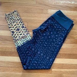 NWOT Onzie black and gold ombré tights size S/M